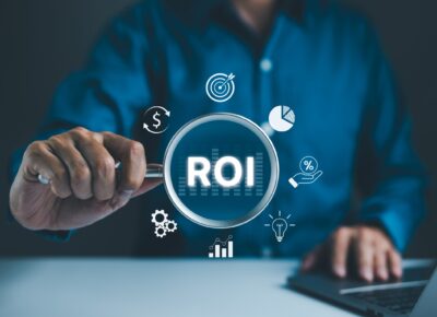 Analyzing,Return,On,Investment,(roi),Concept.,Businessman,Holding,A,Magnifying